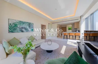 Apartment - 1 Bedroom - 2 Bathrooms for rent in The Palm Tower - Palm Jumeirah - Dubai