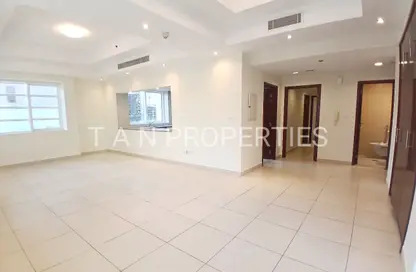 Apartment - 2 Bedrooms - 3 Bathrooms for rent in Bin Hendi Tower - Mankhool - Bur Dubai - Dubai