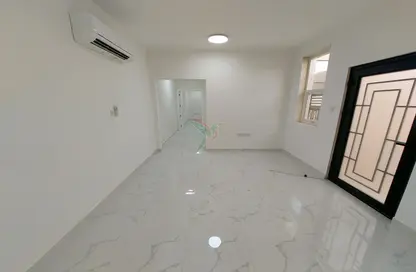 Villa - 3 Bedrooms - 3 Bathrooms for rent in Gafat Al Nayyar - Zakher - Al Ain