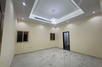 عمارة بالكامل - استوديو - 8 حمامات للبيع في الجرف الصناعية 3 - الجرف الصناعية - عجمان