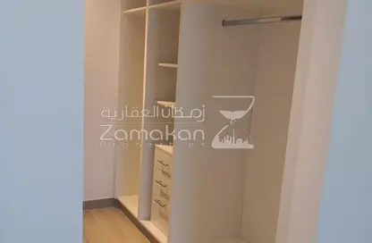 صورة لـ خزانة كبيرة شقة - 3 غرف نوم - 3 حمامات للبيع في وترز أج - جزيرة الياس - أبوظبي ، صورة رقم 1