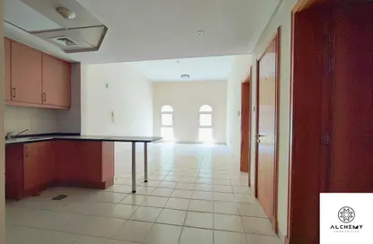 شقة - غرفة نوم - 2 حمامات للبيع في مبنى 108-137 - طراز حديث - ديسكفري غاردنز - دبي