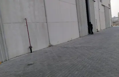مستودع - استوديو - 4 حمامات للايجار في أم الثعوب - أم القيوين