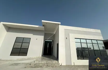 Villa - 3 Bedrooms - 5 Bathrooms for rent in Al Aweer 1 - Al Aweer - Dubai