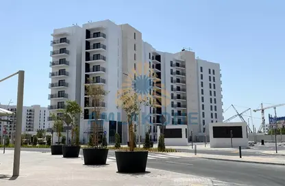 Apartment - 2 Bedrooms - 2 Bathrooms for sale in Waters Edge - Yas Island - Abu Dhabi