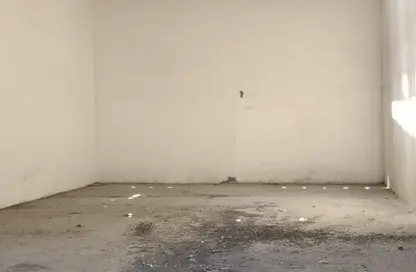 Warehouse - Studio - 1 Bathroom for rent in Mafraq Industrial Area - Abu Dhabi