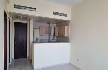شقة - غرفة نوم - 2 حمامات للايجار في طراز يوناني - المدينة الدولية - دبي