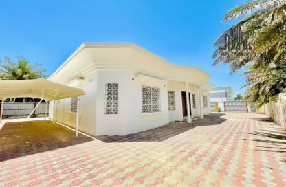 Villa - 3 Bedrooms - 5 Bathrooms for rent in Al Mnaizlah - Falaj Hazzaa - Al Ain