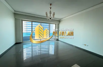 شقة - 2 غرف نوم - 3 حمامات للايجار في كورنيش البحيرة - الشارقة