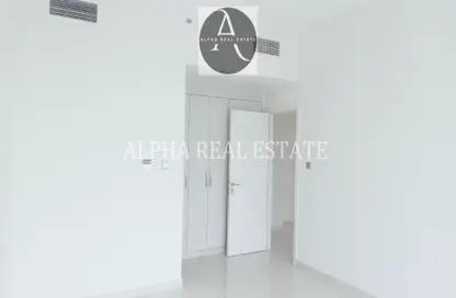 Apartment - 3 Bedrooms - 3 Bathrooms for rent in Al Khan - Sharjah