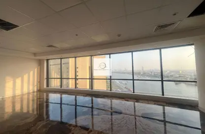 مكتب - استوديو - 2 حمامات للايجار في البرج التوأم - شارع بني ياس - ديرة - دبي