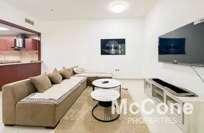 Living Room image for: Apartment - 1 Bedroom - 2 Bathrooms for rent in Marina Pinnacle - Dubai Marina - Dubai, Image 1