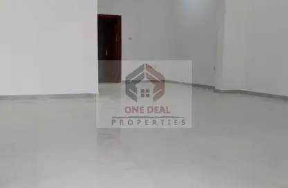 Apartment - 3 Bedrooms - 4 Bathrooms for rent in Al Kuwaitat - Central District - Al Ain