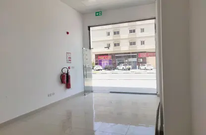 Shop - Studio - 1 Bathroom for rent in Muwaileh Commercial - Sharjah
