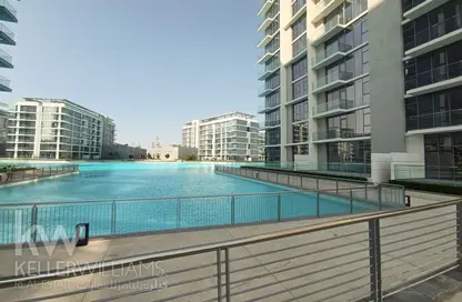صورة لـ حوض سباحة شقة - 2 غرف نوم - 4 حمامات للايجار في ذا ريزيدنسز في ديستريكت ون - مدينة الشيخ محمد بن راشد - دبي ، صورة رقم 1