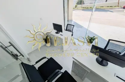 مكتب - استوديو - 1 حمام للايجار في لولو سنتر - منطقة حديقة الكرامة - الكرامة - دبي
