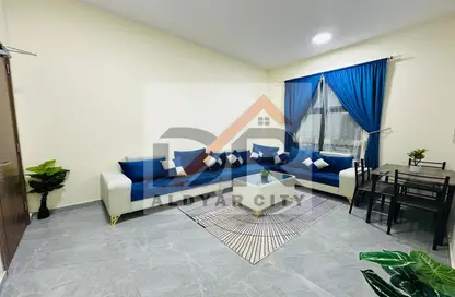 شقة - غرفة نوم - 2 حمامات للايجار في مساكن كورنيش عجمان - طريق كورنيش عجمان - عجمان