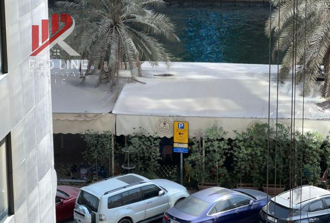 Available apartment with 2 bedrooms and a hall in 