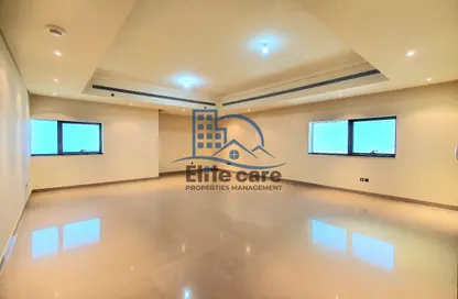 شقة - 4 غرف نوم - 5 حمامات للايجار في وايف تاور - شارع الكورنيش - أبوظبي