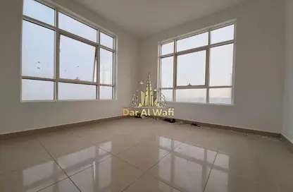 شقة - 2 غرف نوم - 2 حمامات للايجار في تايجر القادسية - النهدة - الشارقة