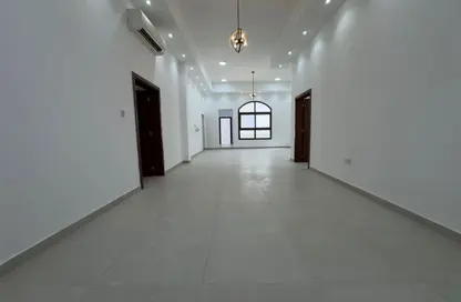 شقة - 3 غرف نوم - 4 حمامات للايجار في مدينة الرياض - أبوظبي