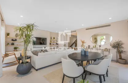 Living / Dining Room image for: Townhouse - 4 Bedrooms - 5 Bathrooms for sale in Sur La Mer - La Mer - Jumeirah - Dubai, Image 1
