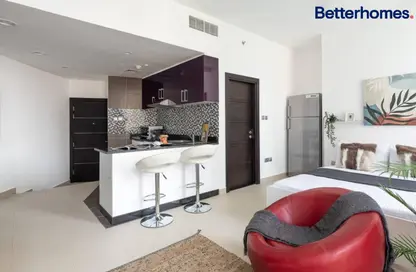 Kitchen image for: Apartment - 1 Bathroom for rent in Cayan Tower - Dubai Marina - Dubai, Image 1