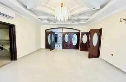 فيلا - 4 غرف نوم - 5 حمامات للايجار في البطين - العين