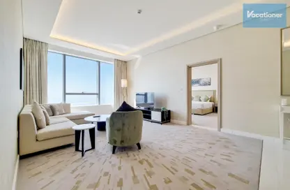 Living Room image for: Apartment - 1 Bedroom - 1 Bathroom for rent in The Palm Tower - Palm Jumeirah - Dubai, Image 1