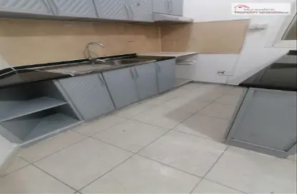 صورة لـ مطبخ شقة - 1 حمام للايجار في مطار البطين - منطقة المرور - أبوظبي ، صورة رقم 1