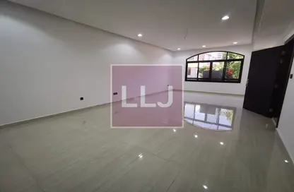 Empty Room image for: Villa for rent in Khalidiya Street - Al Khalidiya - Abu Dhabi, Image 1