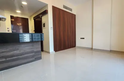 Apartment - Studio - 1 Bathroom for rent in Al Souk Al Kabeer - Bur Dubai - Dubai