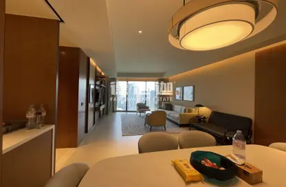 صورة لـ غرفة المعيشة / غرفة الطعام شقة - 3 غرف نوم - 3 حمامات للايجار في برج خليفة - دبي وسط المدينة - دبي ، صورة رقم 1