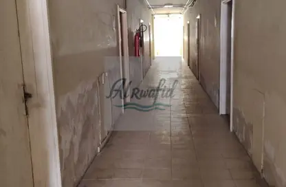 سكن عمال - استوديو - 8 حمامات للايجار في الصجعة الصناعية - الصجعة - الشارقة