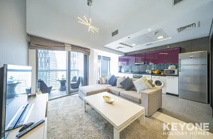 Living Room image for: Apartment - 1 Bedroom - 2 Bathrooms for rent in Cayan Tower - Dubai Marina - Dubai, Image 1