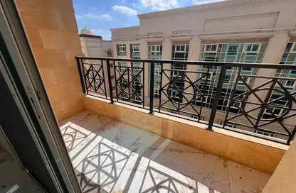 شقة - 2 غرف نوم - 2 حمامات للايجار في مجمع مويلح - تجارية مويلح - الشارقة