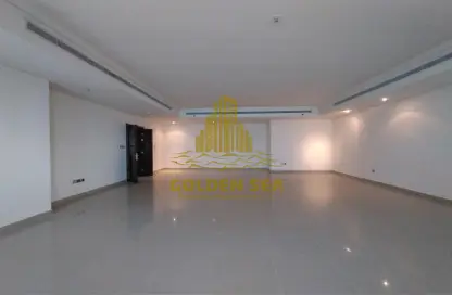 Empty Room image for: Apartment - 4 Bedrooms - 5 Bathrooms for rent in Al Mina Tower - Al Mina - Abu Dhabi, Image 1