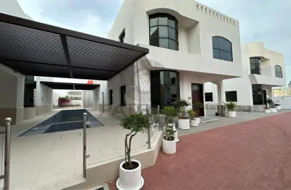 Villa - 5 Bedrooms - 5 Bathrooms for rent in Jumeirah 1 - Jumeirah - Dubai