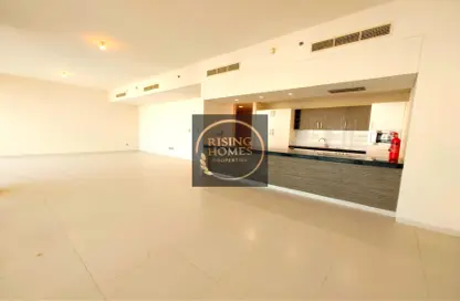 Empty Room image for: Apartment - 3 Bedrooms - 5 Bathrooms for rent in Guardian Towers - Danet Abu Dhabi - Abu Dhabi, Image 1
