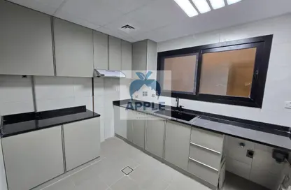 شقة - غرفة نوم - 2 حمامات للايجار في الزاهية - تجارية مويلح - الشارقة