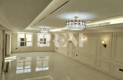 Villa - 5 Bedrooms - 6 Bathrooms for rent in Al Mushrif - Abu Dhabi