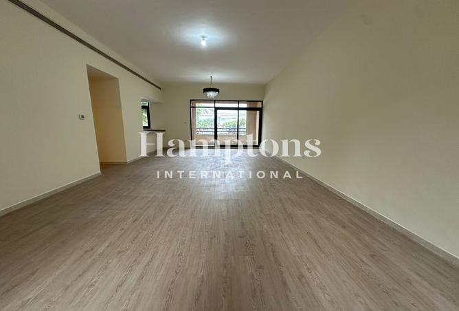 UPGRADED | BRIGT - SPACIOUS | READY TO MOVE IN