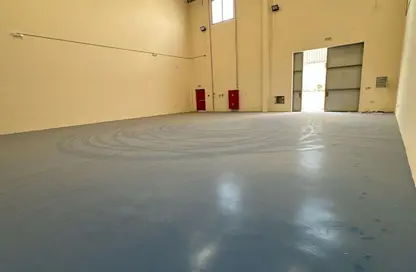 Warehouse - Studio - 1 Bathroom for rent in Umm Al Thuoob - Umm Al Quwain