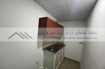شقة - غرفة نوم - 1 حمام للايجار في المناصير - أبوظبي