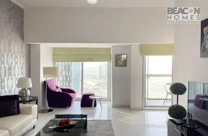 Living Room image for: Apartment - 1 Bedroom - 2 Bathrooms for sale in Cayan Tower - Dubai Marina - Dubai, Image 1