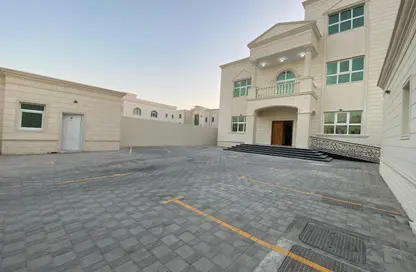 Apartment - 2 Bedrooms - 3 Bathrooms for rent in Madinat Al Riyad - Abu Dhabi