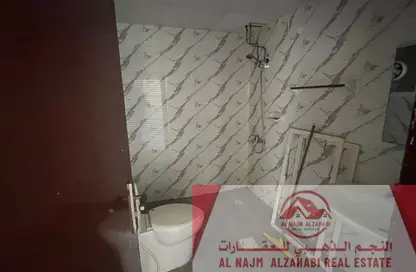 شقة - غرفة نوم - 1 حمام للايجار في طريق كورنيش عجمان - عجمان