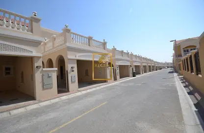 تاون هاوس - 2 غرف نوم - 3 حمامات للبيع في الضاحية 12 - قرية الجميرا سركل - دبي