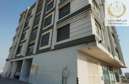 عمارة بالكامل - استوديو - 8 حمامات للبيع في الجرف الصناعية - عجمان