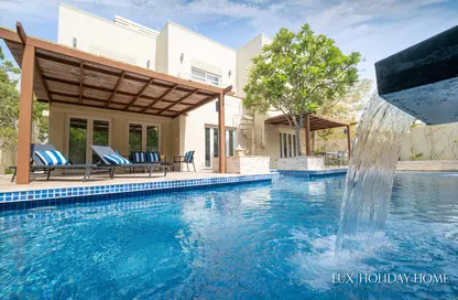 صورة لـ حوض سباحة فيلا - 5 غرف نوم - 4 حمامات للايجار في ميدوز 4 - ميدوز - دبي ، صورة رقم 1